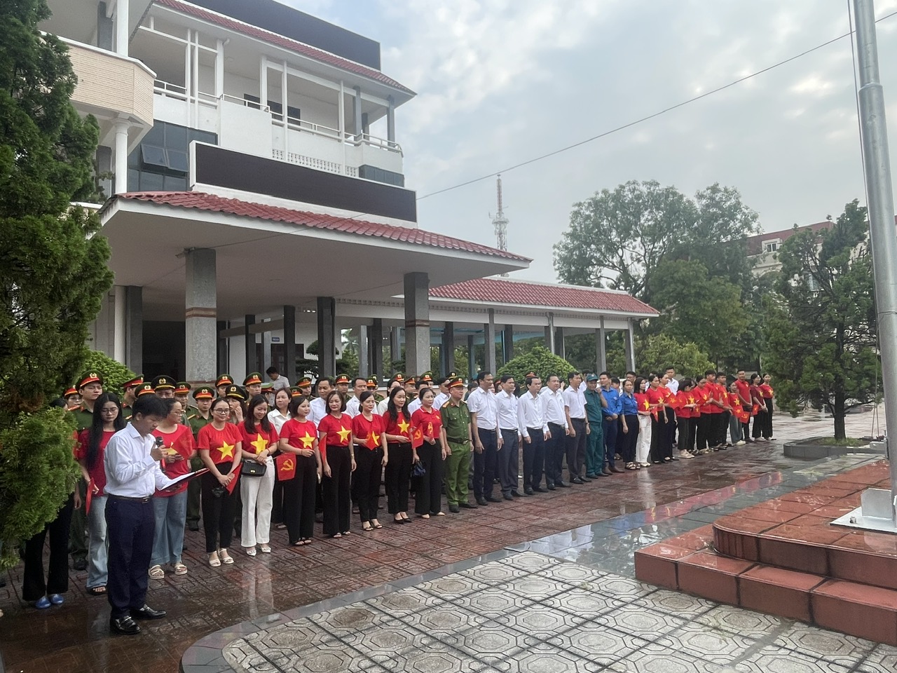 Xã Đông Hưng tổ chức lễ chào cờ toàn tỉnh “Tôi yêu tổ quốc, quê hương tôi”.