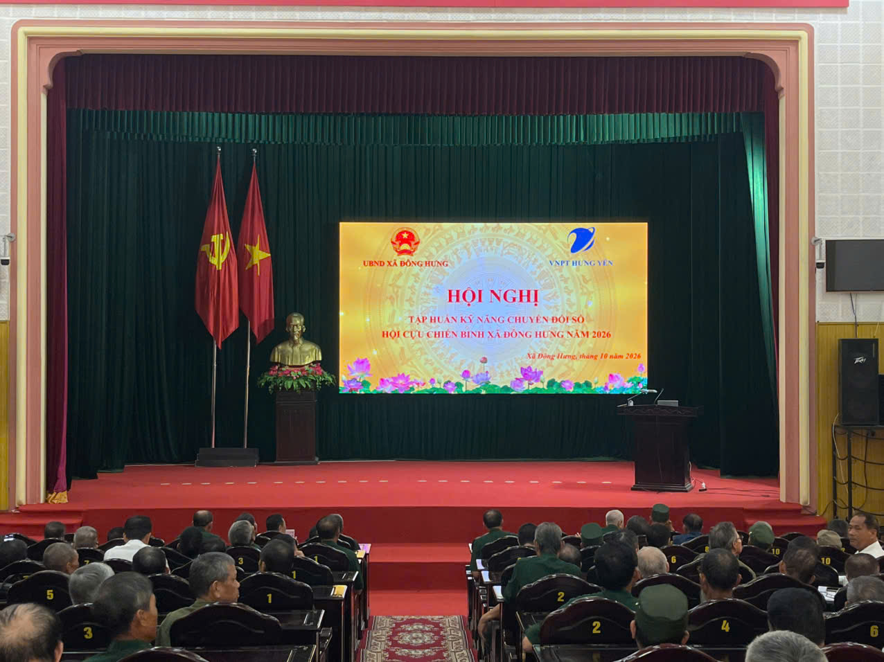 Đông Hưng tổ chức tập huấn nâng cao kỹ năng số cho người dân, hưởng ứng Tuần lễ học tập suốt đời và Ngày Chuyển đổi số quốc gia