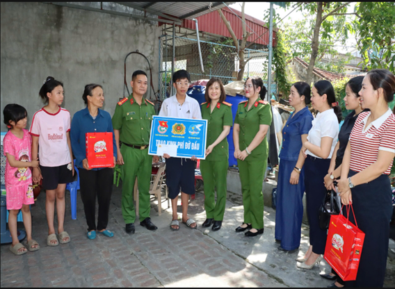 HỘI LHPN XÃ LAN TOẢ YÊU THƯƠNG – ẤM ÁP BÀN TAY MẸ