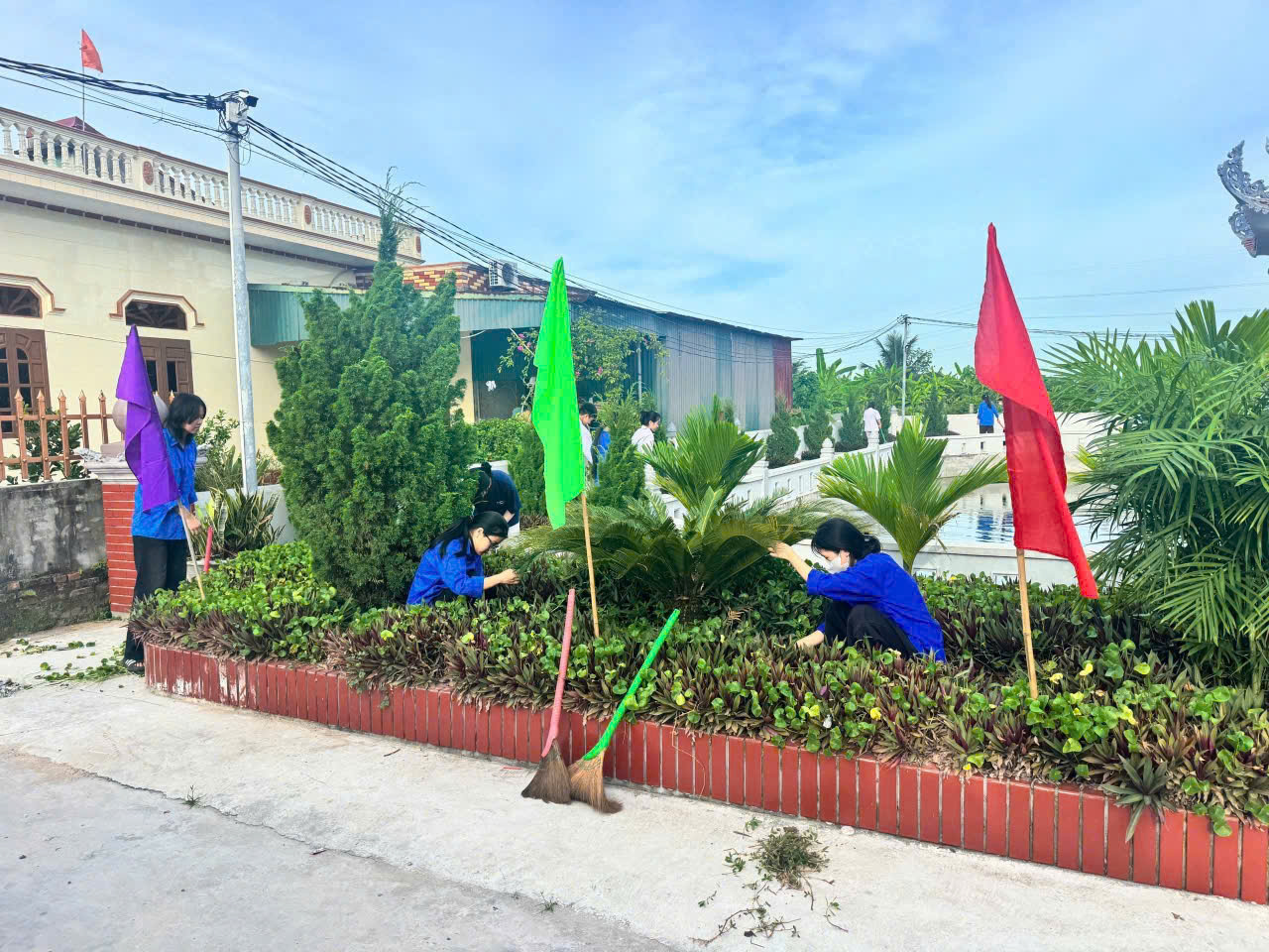 Xã Đông Hưng ra quân tổng vệ sinh môi trường