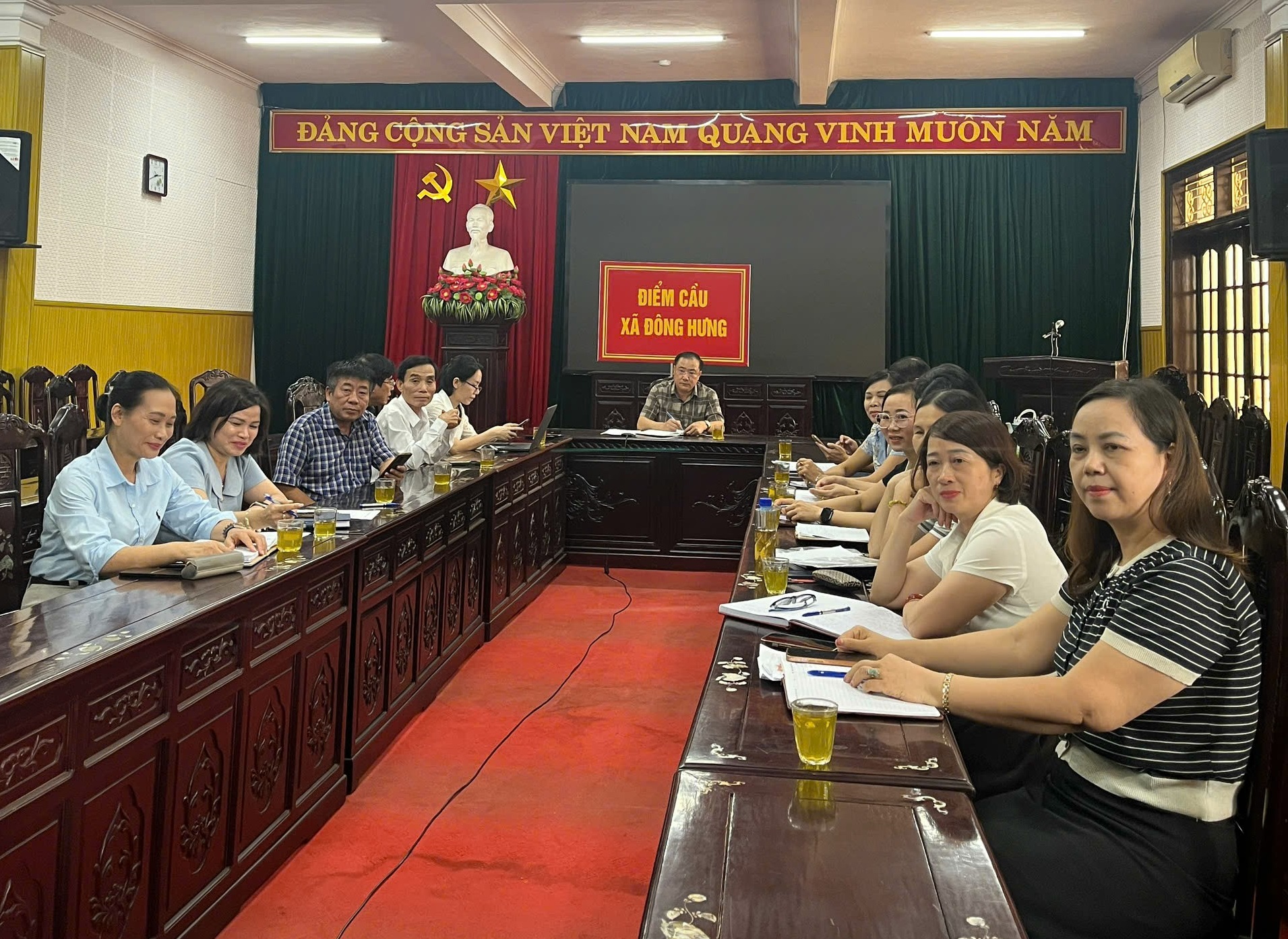 UBND xã Đông Hưng dự Hội nghị trực tuyến tổng kết năm học 2024 - 2025 và triển khai nhiệm vụ năm học 2025 - 2026.