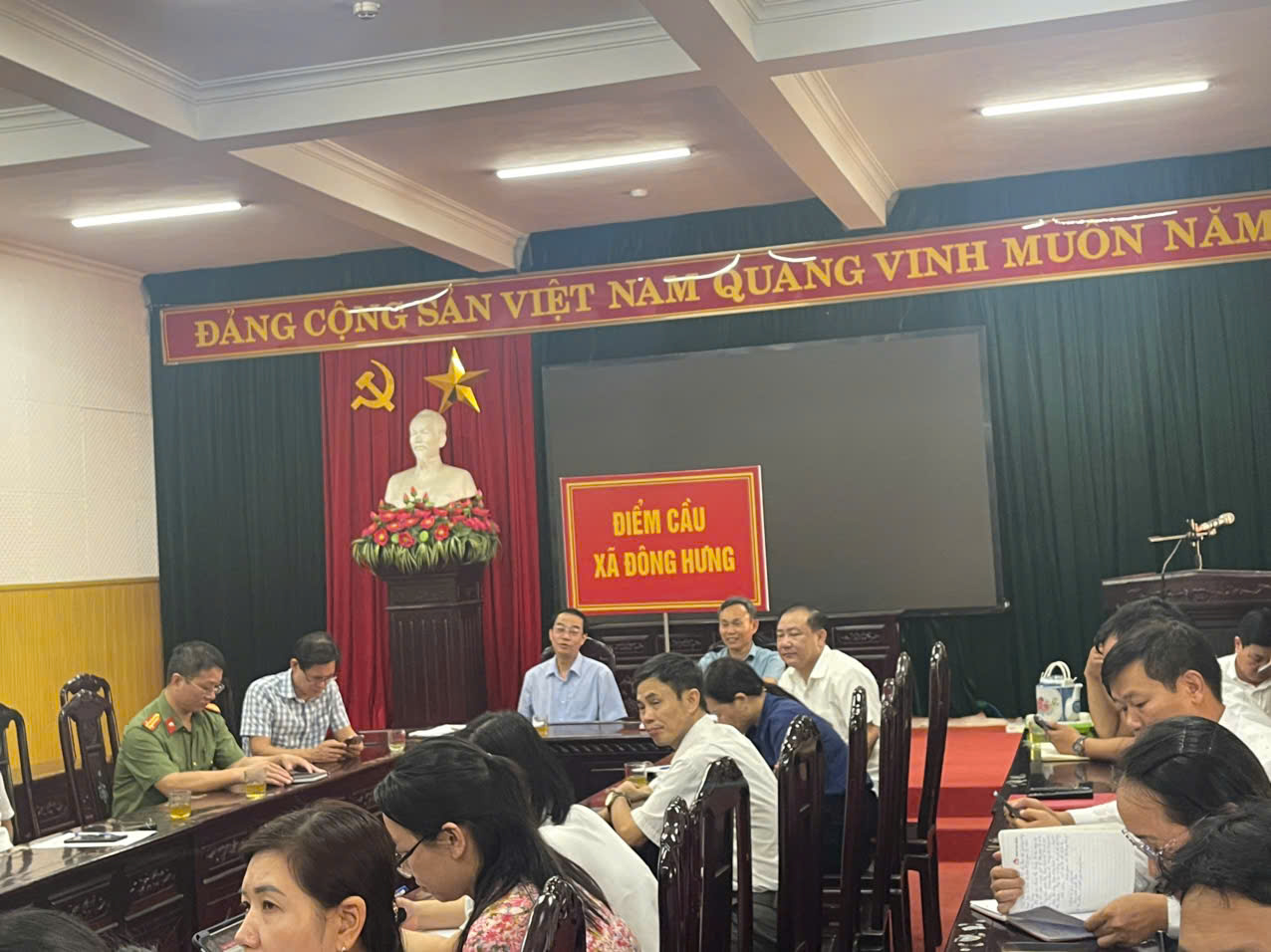 Xã Đông Hưng tham dự hội nghị trực tuyến ứng phó với bão số 9